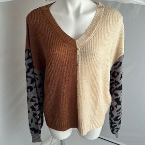 Mine multicolor lightweight v-neck sweater with leopard print arms
